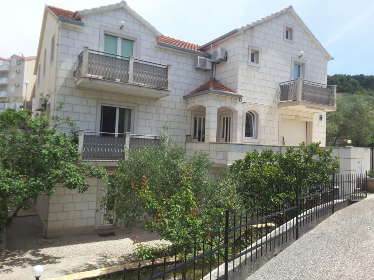 Apartments Nives Supetar Exterior photo
