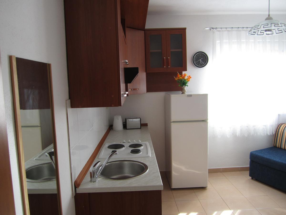 Apartments Nives Supetar Exterior photo